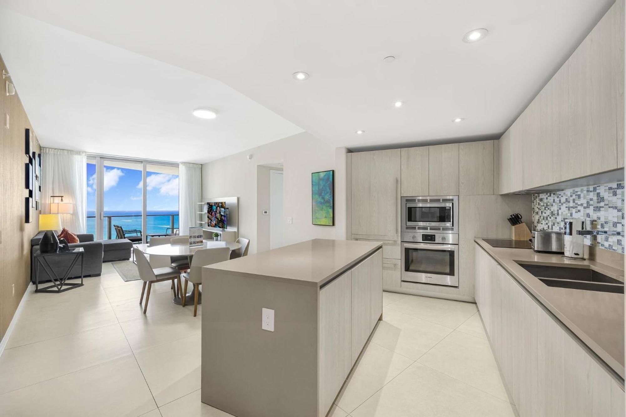 Amazing Oceanfront Views From 24th Floor! Apartamento