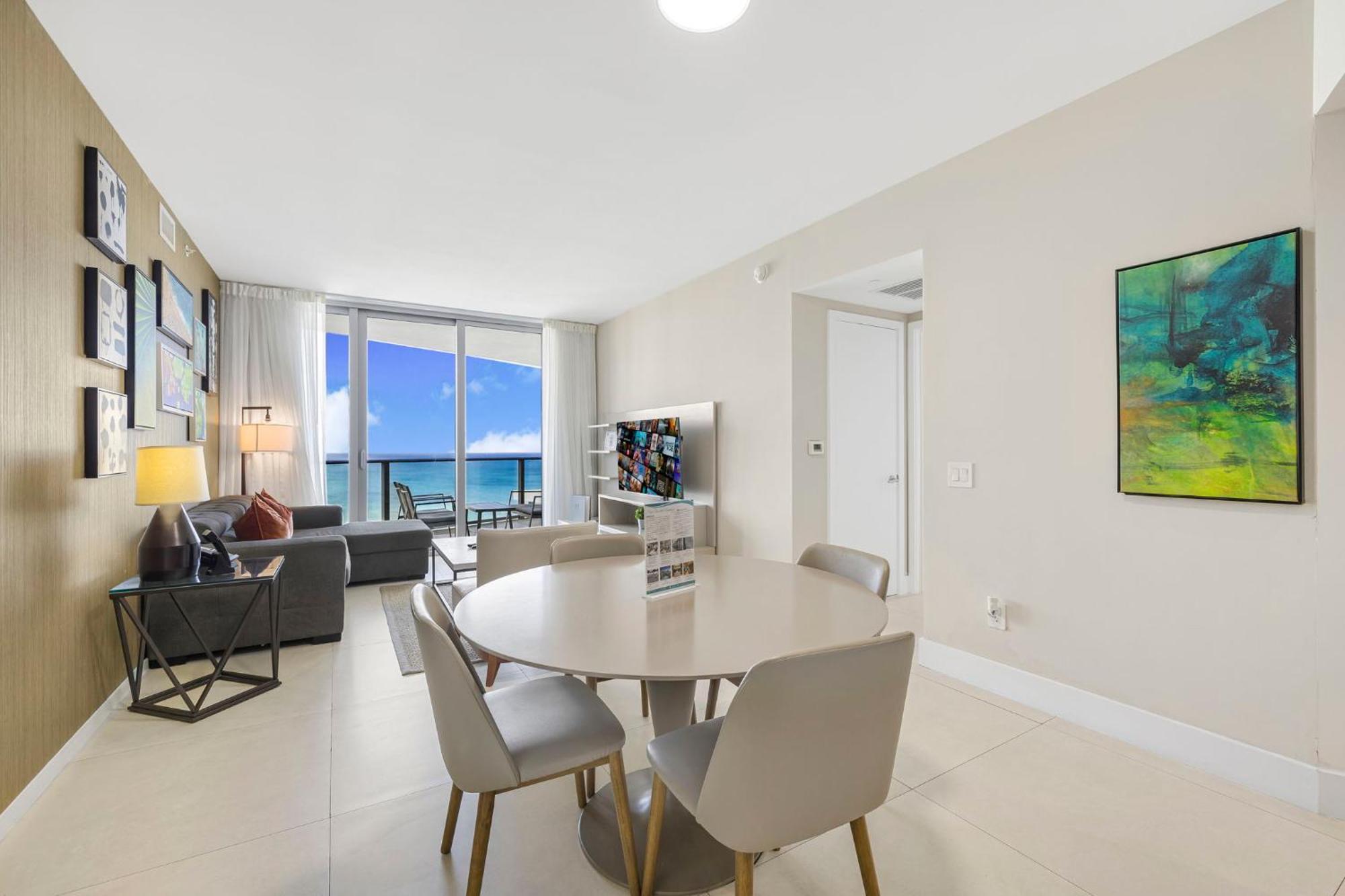 Amazing Oceanfront Views From 24th Floor! Apartment *