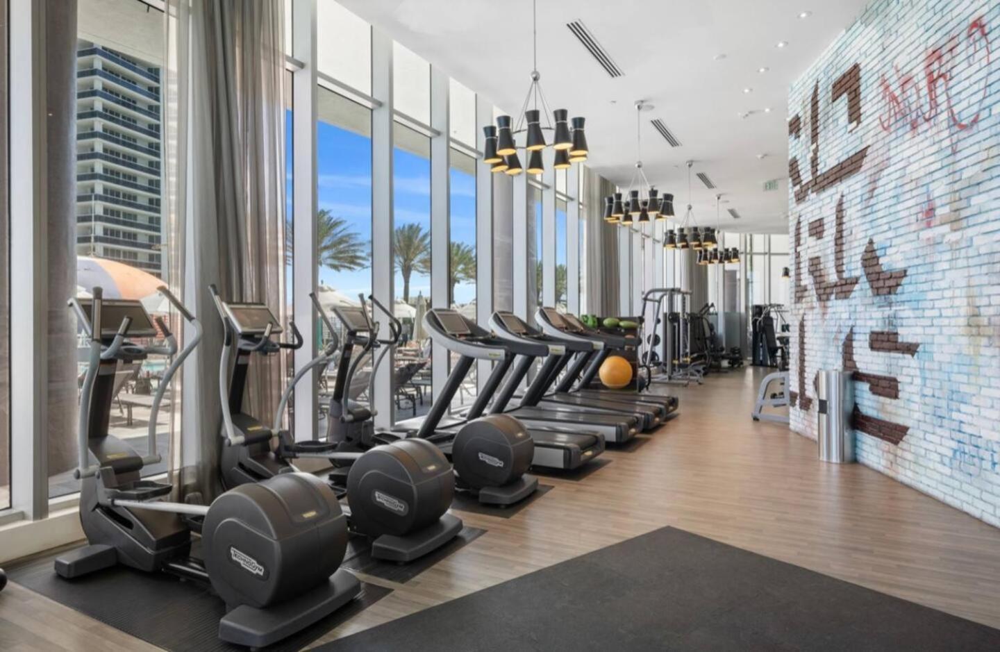 Amazing Oceanfront Views From 24th Floor! * Hollywood