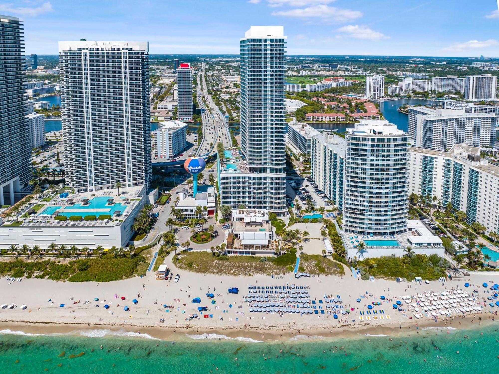 Amazing Oceanfront Views From 24th Floor! * Hollywood